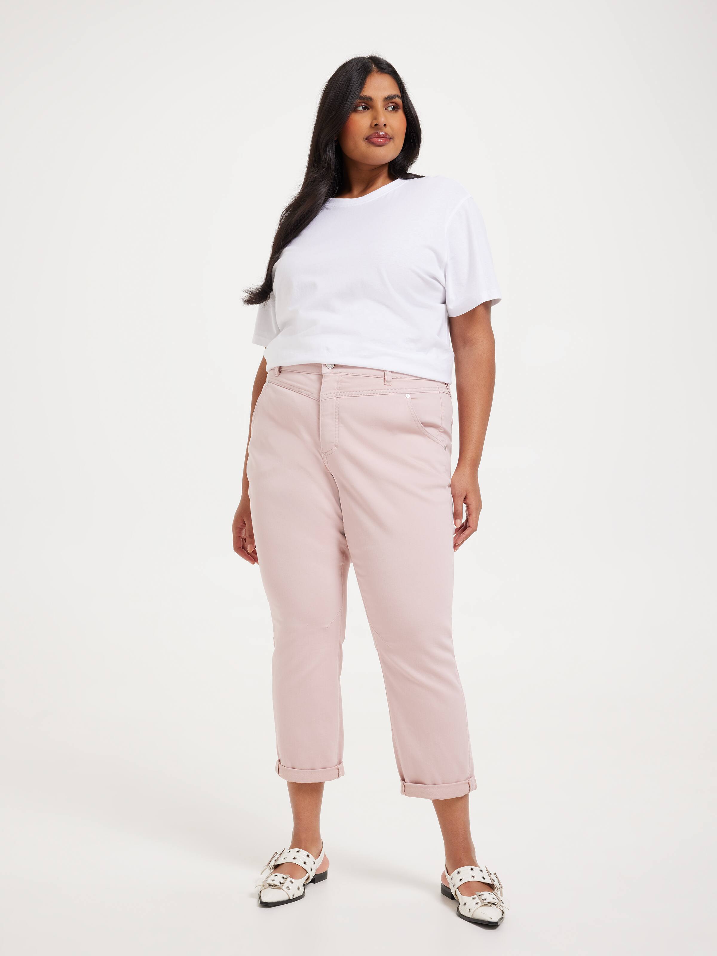 Curve Amaze Mid Rise Yoke Front Boyfriend Jean