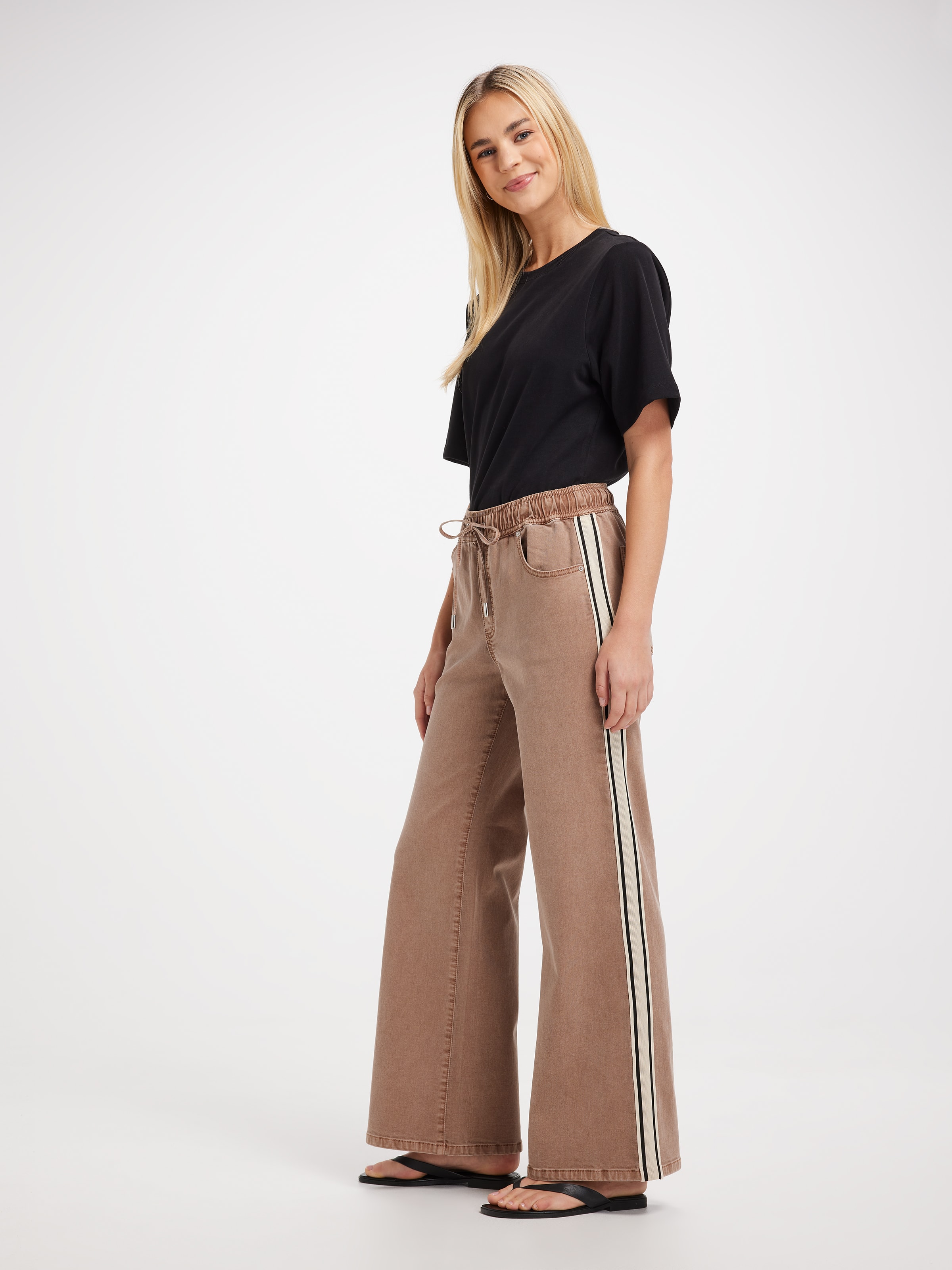 Amaze Jog Wide Leg Fluid Jean