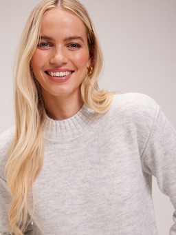 Lucy Extended Neck Pullover