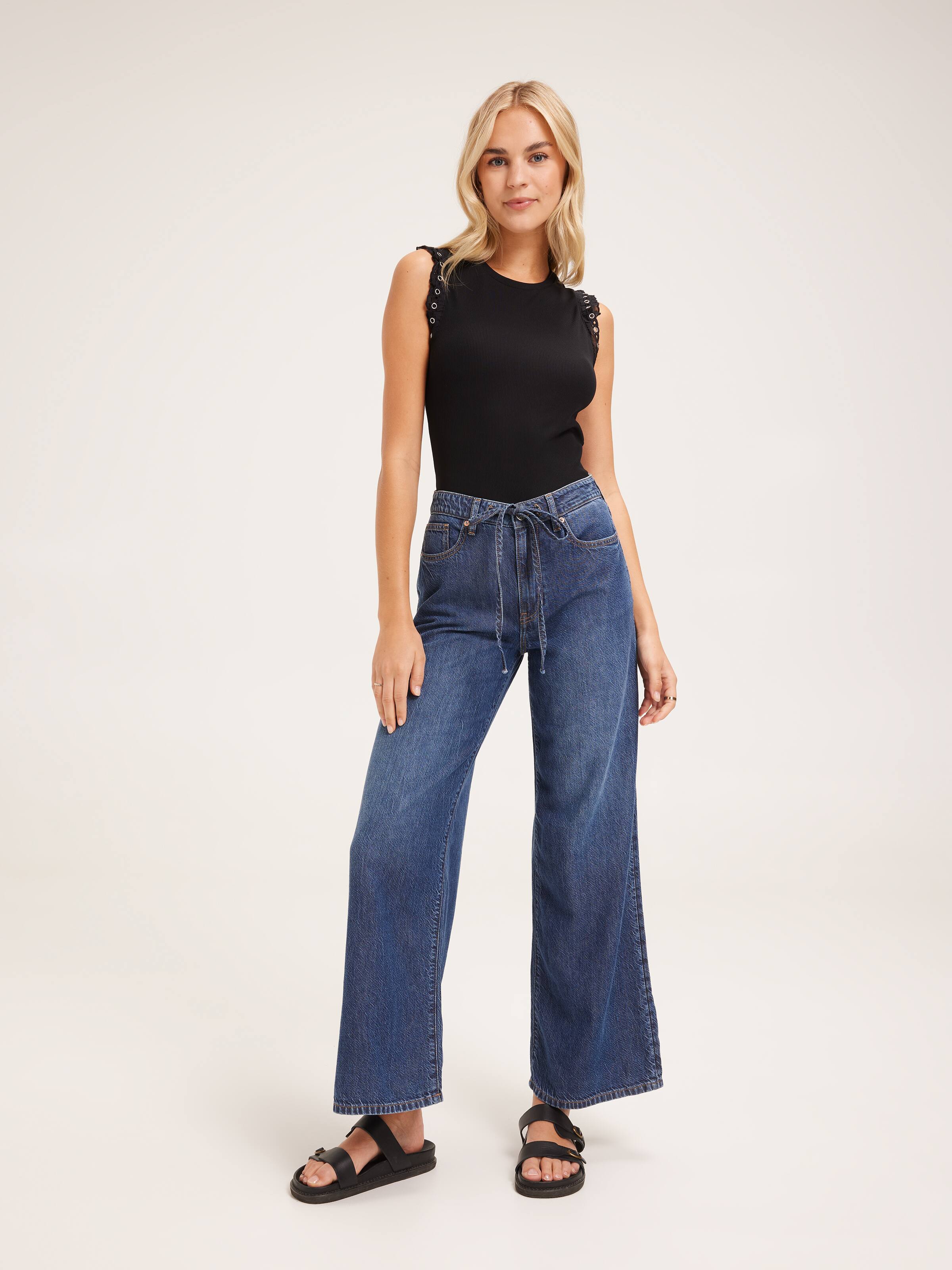 Liv Eyelet Top