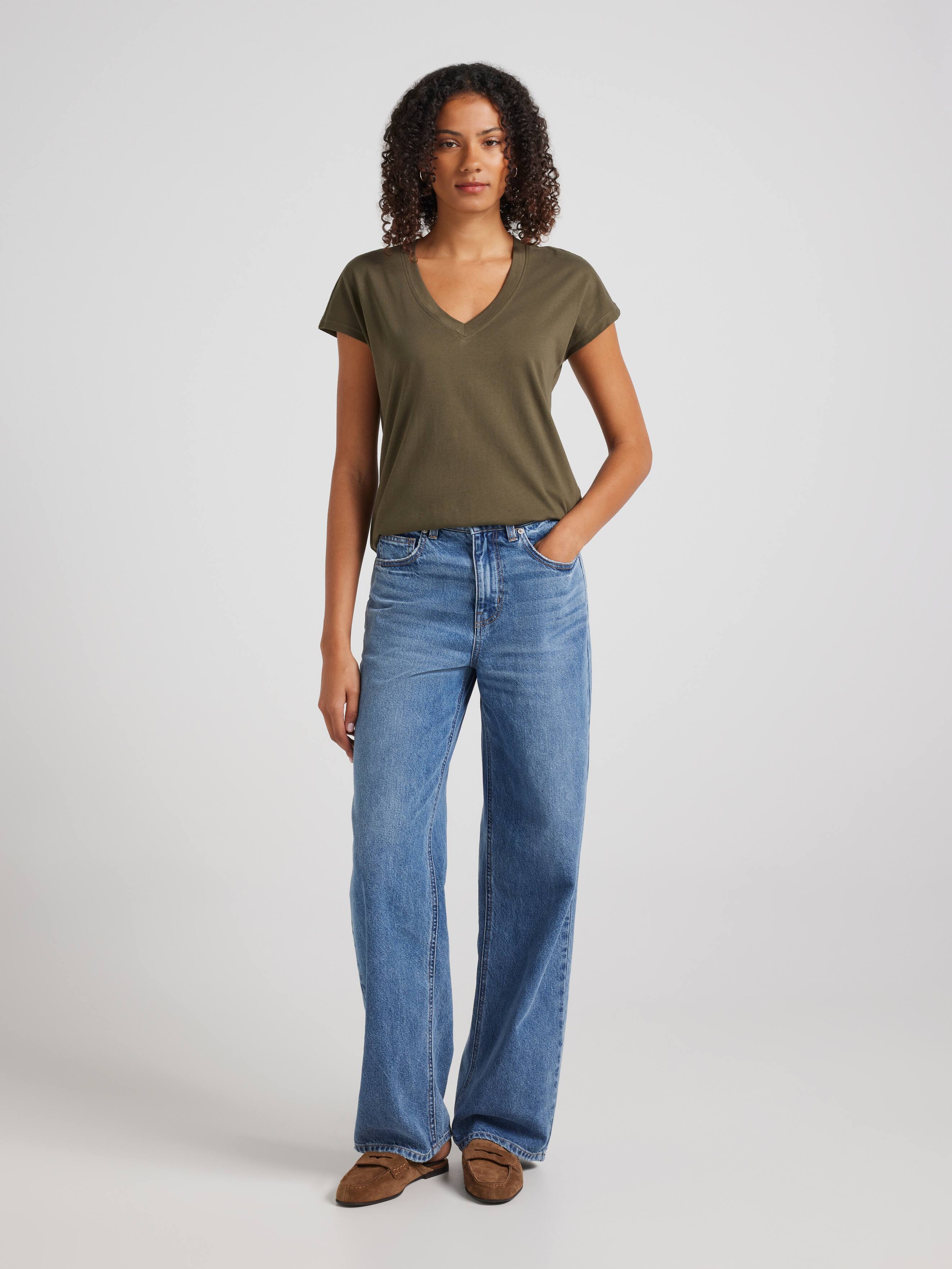 Signature V Neck Tee