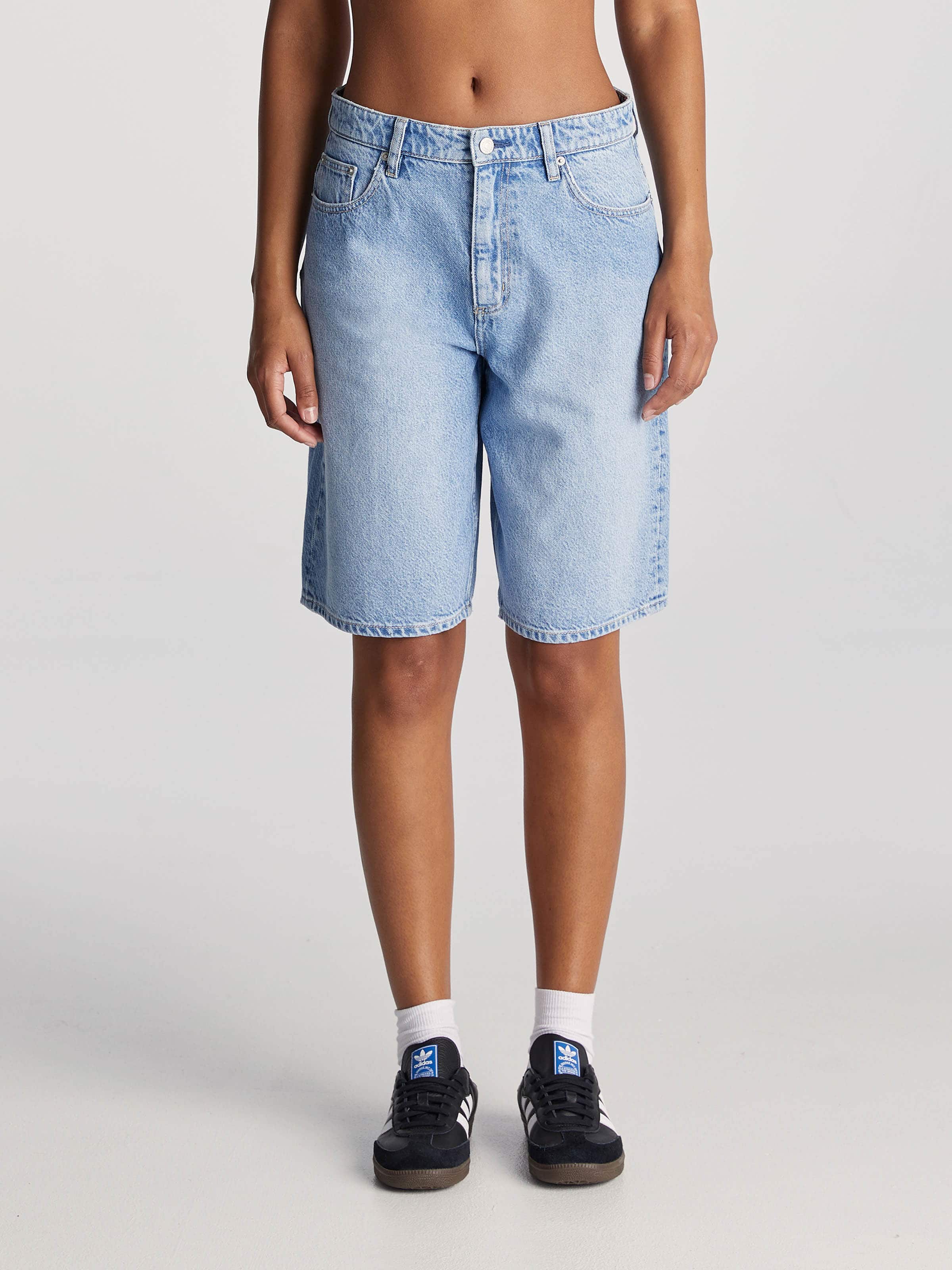 Low Slouch Jort In Crystal Blue