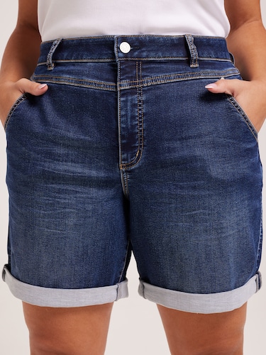 Curve Amaze Mid Rise Girlfriend Short                                                                                           