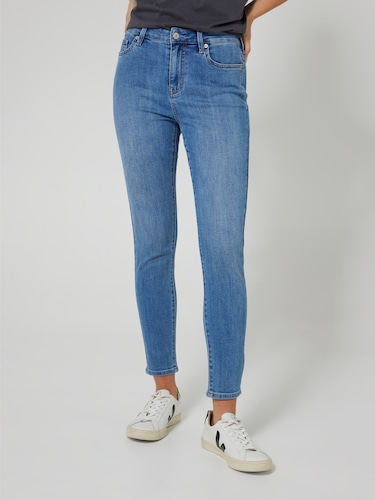Mid Ankle Skimmer Jean In Solar Blue                                                                                            